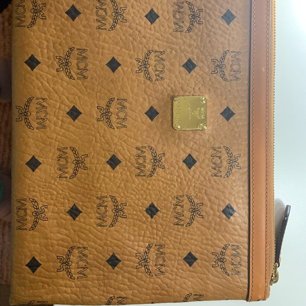 MCM medium Leather Clutch